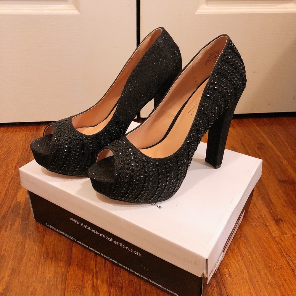 Very stunning looking heels!!